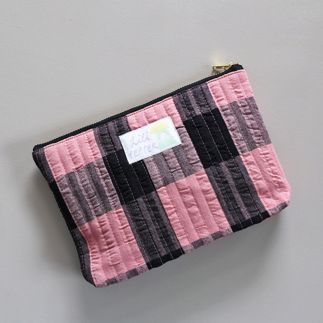 Abgesteppte Pouch *Check Black Rose