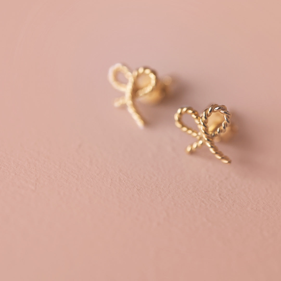 Ear studs *Bow gold-plated