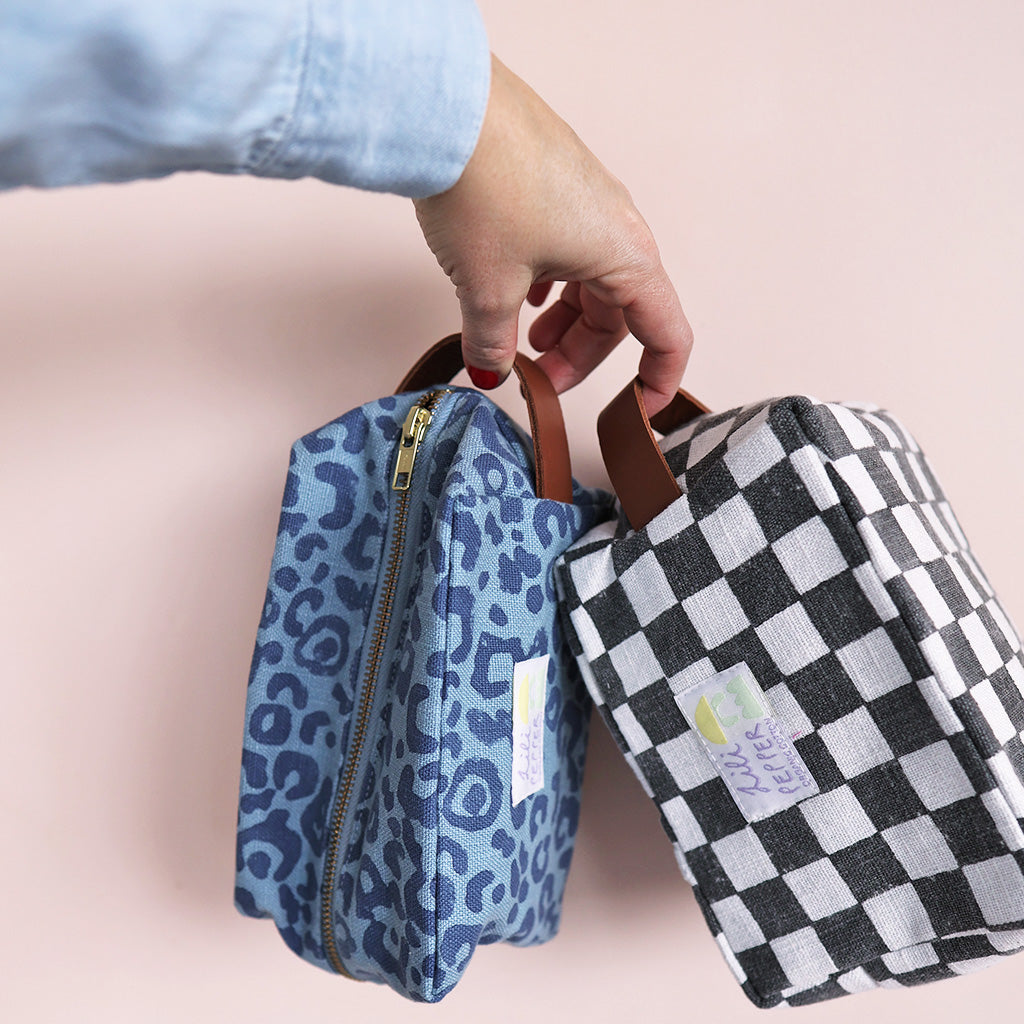 Blockprint pouch *Leo Blue