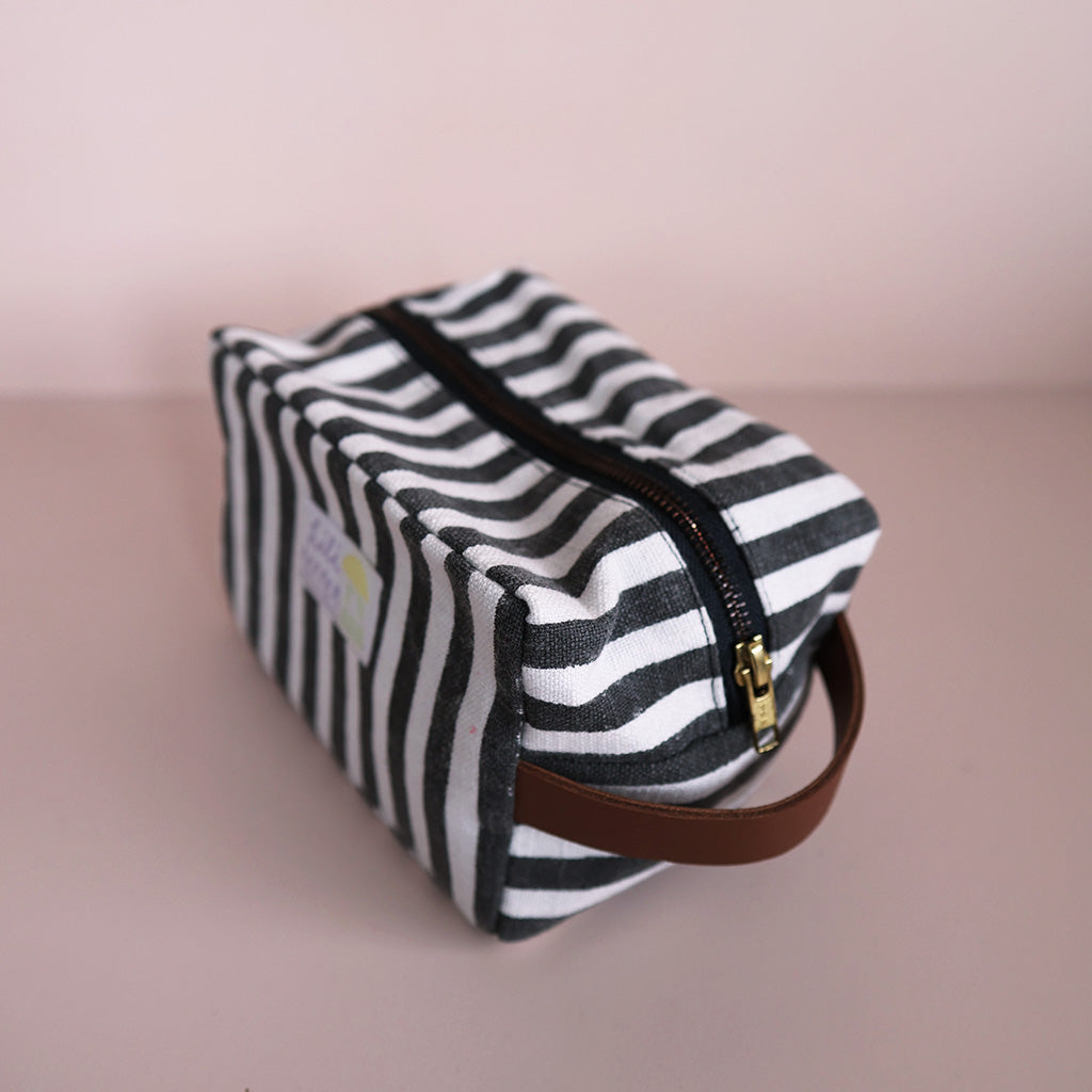 Blockprint Necessaire *Stripe Black Offwhite