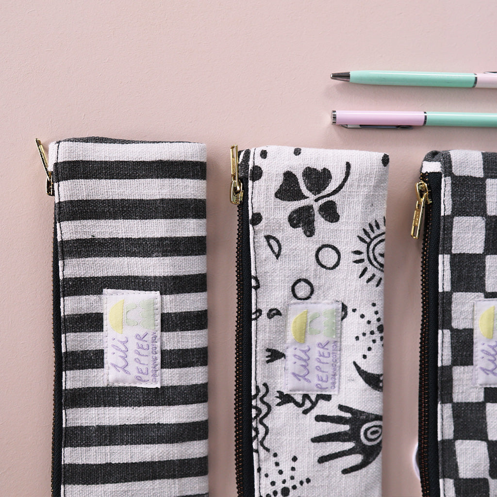 Blockprint pencil pouch *Check Black Offwhite