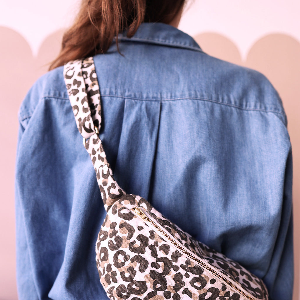 Shoulder bag *Leo Brown